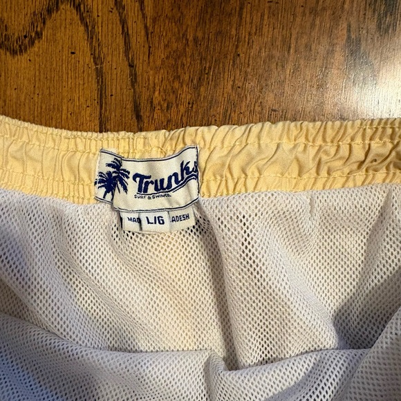 Stylish Coral and Cream Swim Trunks - Picture 3 of 3